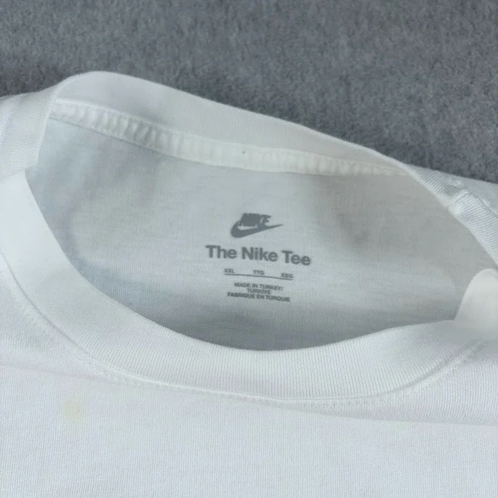 Nike Graphic Tee Mens 2XL White Rainbow Gradient Swoosh Logo Short Sleeve Shirt